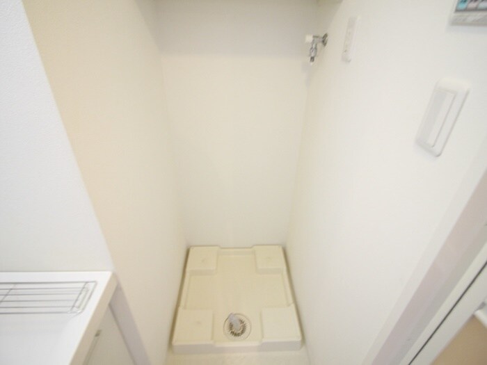 物件内観写真12　(洗濯機置場)