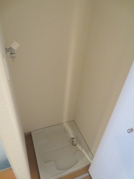 物件内観写真14　(洗濯機置場)