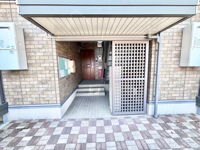 物件外観写真5　(エントランス部分)