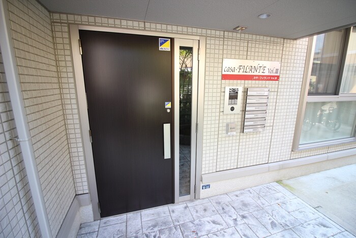 物件外観写真4　(エントランス部分)