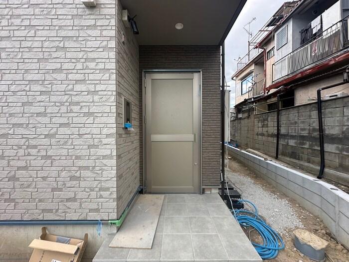 物件外観写真3　(エントランス部分)