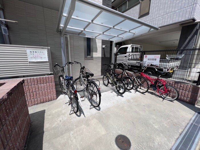 物件外観写真5　(駐輪場)