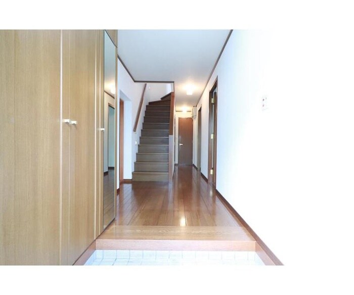 物件内観写真17　(玄関)