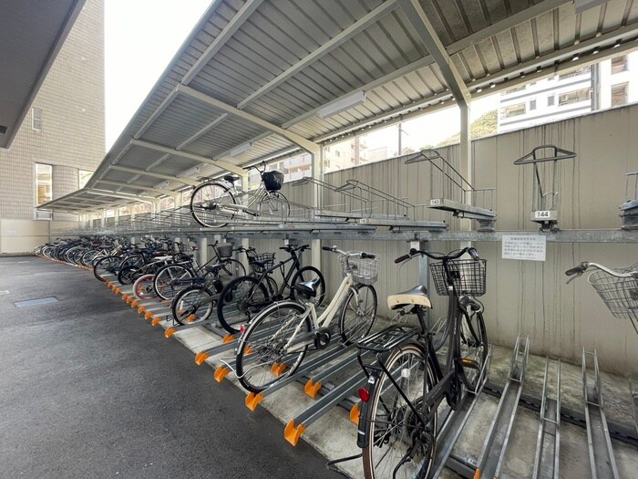 物件外観写真4　(駐輪場)