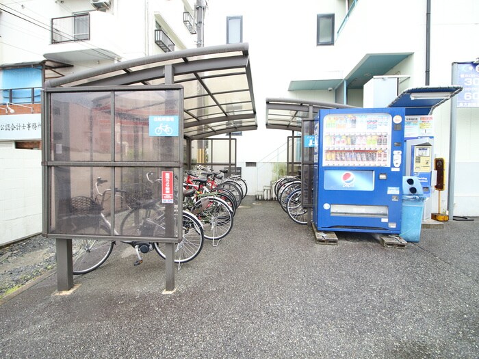物件外観写真2　(駐輪場)
