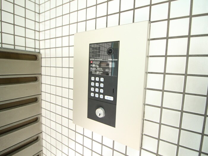 物件外観写真4　(エントランス部分)