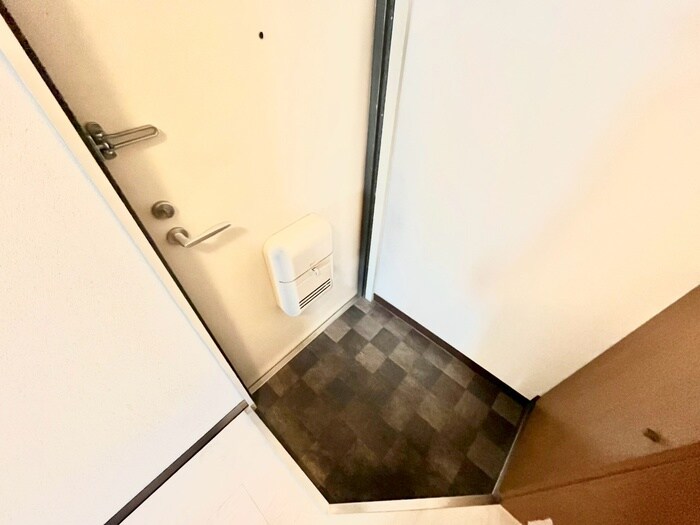 物件内観写真13　(玄関)