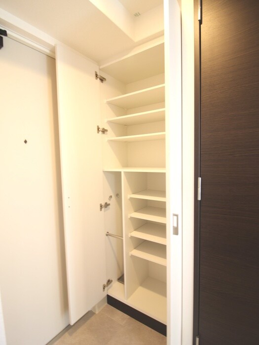 物件内観写真15　(玄関)