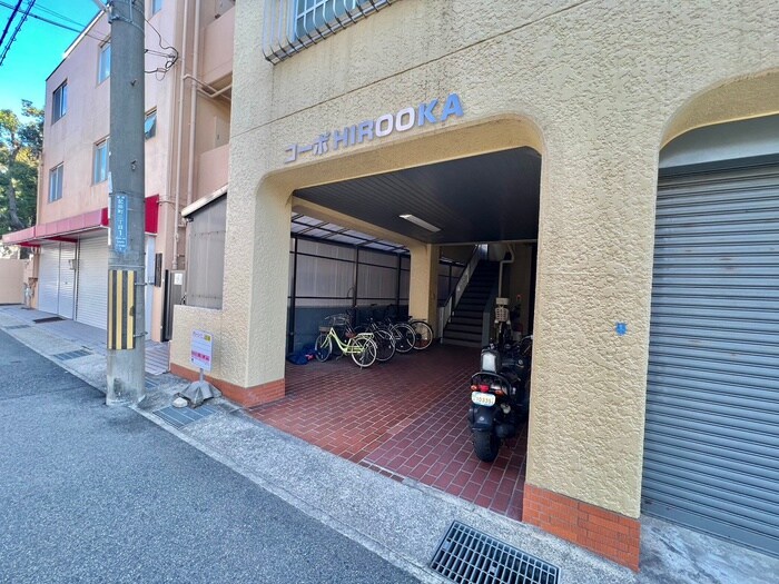 物件外観写真4　(エントランス部分)