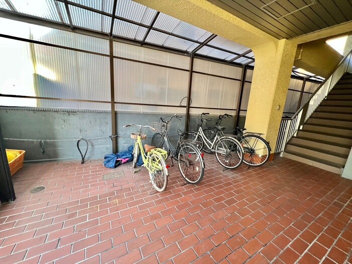 物件外観写真6　(駐輪場)