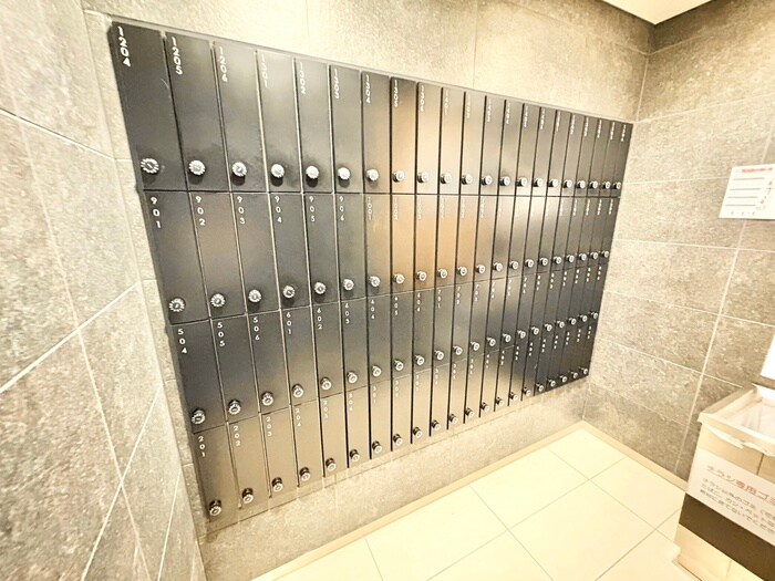 物件外観写真4　(エントランス部分)