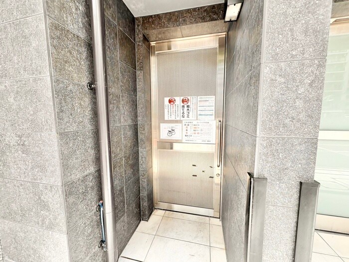 物件外観写真5　(エントランス部分)