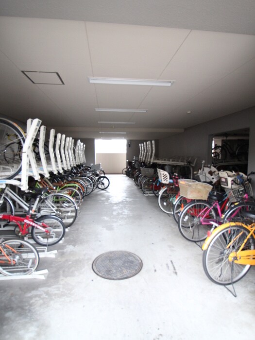 物件外観写真4　(駐輪場)