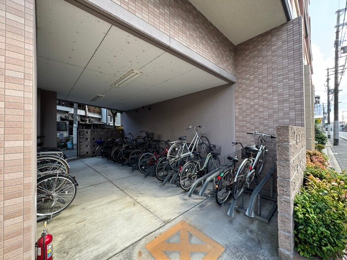 物件外観写真3　(駐輪場)