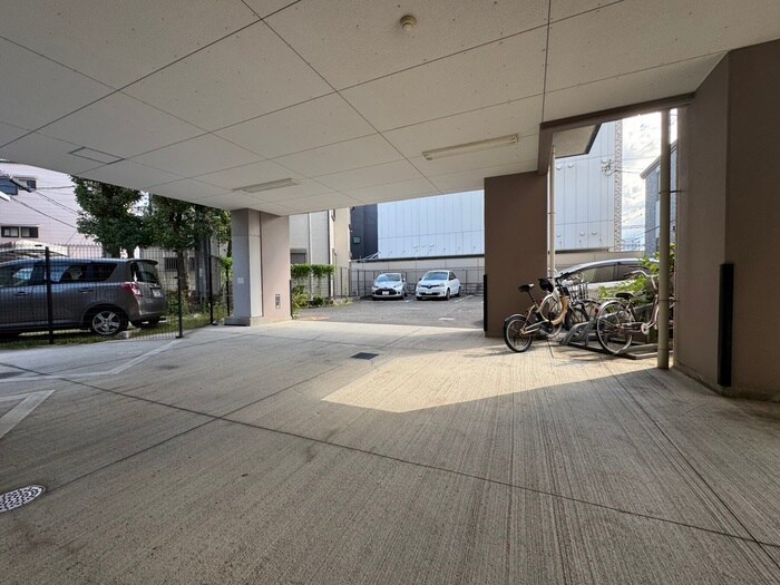 物件外観写真6　(駐車場)