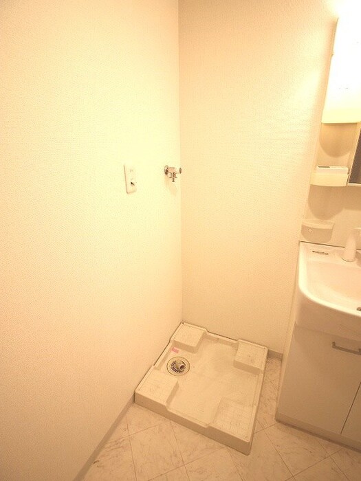 物件内観写真10　(洗濯機置場)