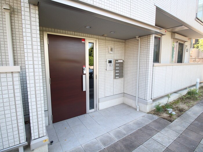 物件外観写真3　(エントランス部分)