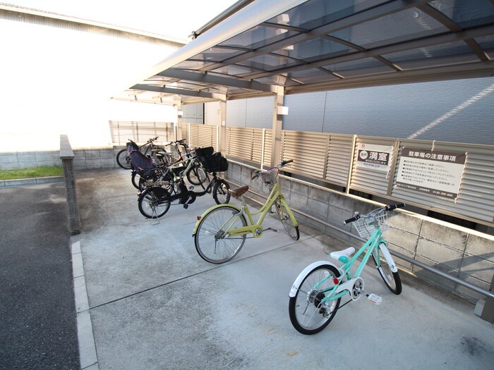 物件外観写真5　(駐輪場)