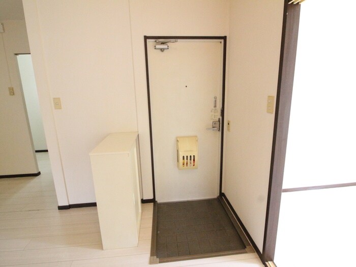 物件内観写真7　(玄関)