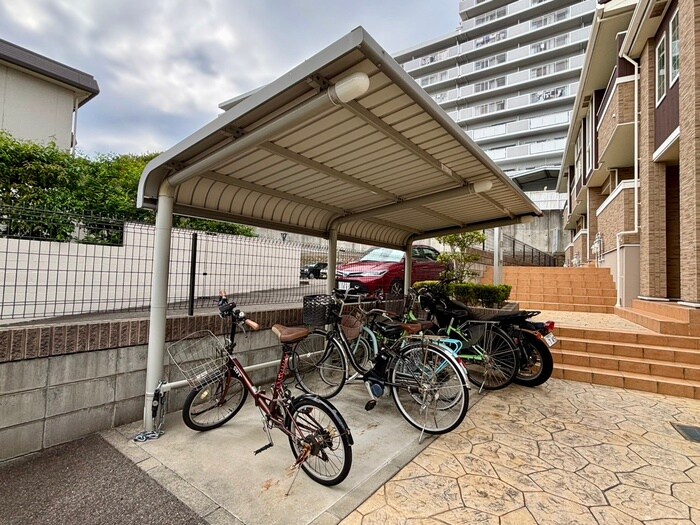 物件外観写真5　(駐輪場)