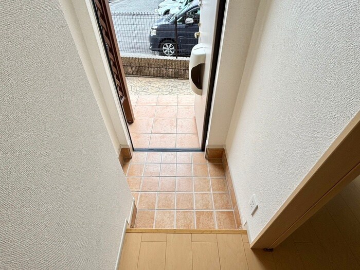 物件内観写真15　(玄関)