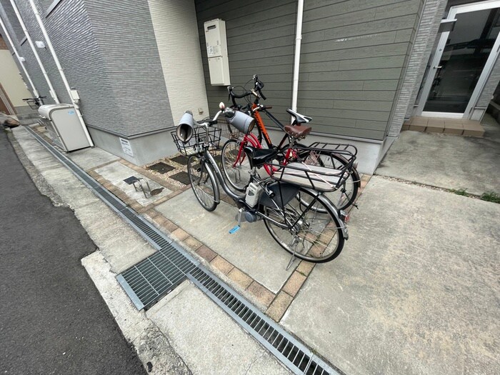 物件外観写真2　(駐輪場)