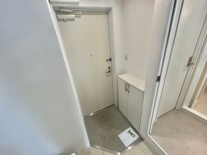 物件内観写真7　(玄関)