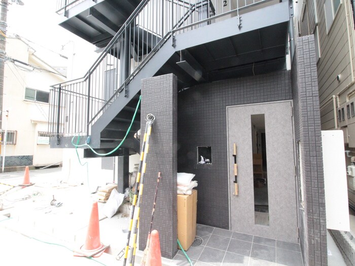 物件外観写真4　(エントランス部分)