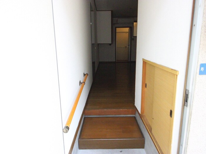 物件内観写真17　(玄関)