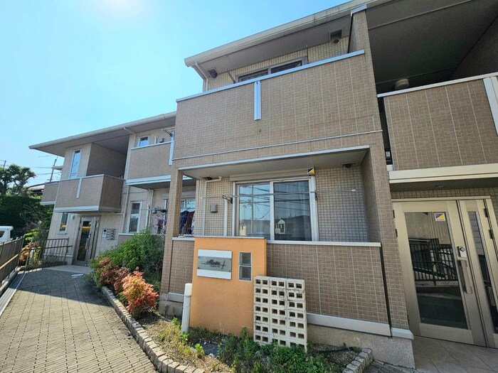 物件外観写真2　(エントランス部分)