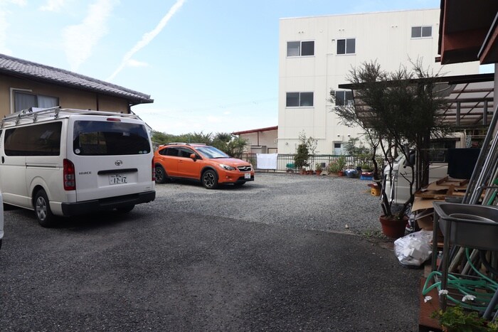 物件外観写真2　(駐車場)