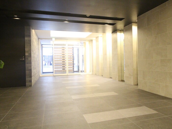 物件外観写真4　(エントランス部分)