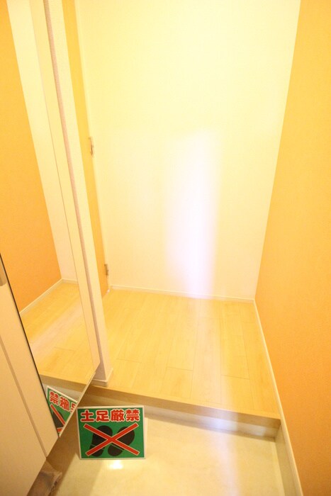 物件内観写真7　(玄関)