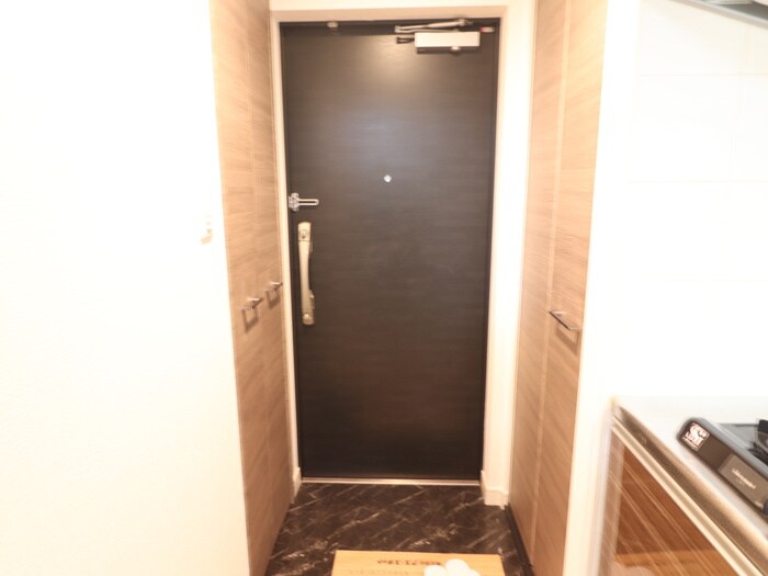 物件内観写真10　(玄関)