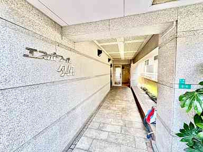 物件外観写真2　(エントランス部分)