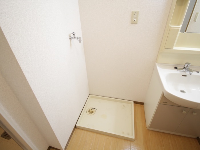 物件内観写真18　(洗濯機置場)