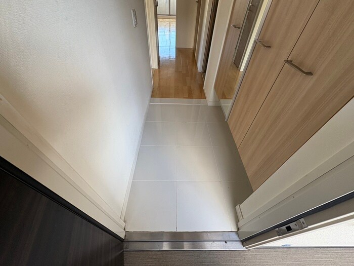物件内観写真18　(玄関)