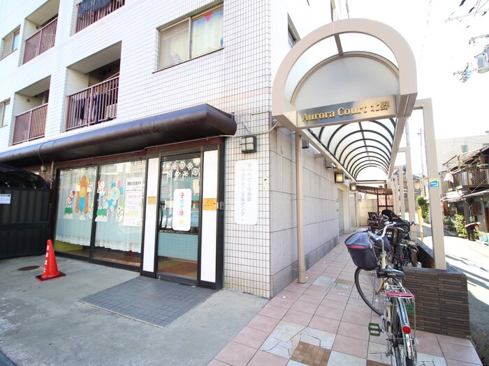 物件外観写真3　(エントランス部分)