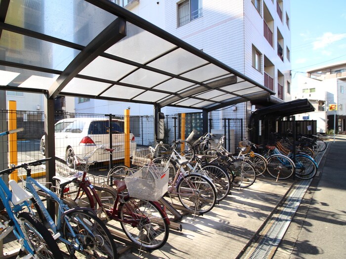 物件外観写真5　(駐輪場)