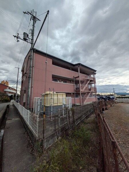 平和マンション外観写真