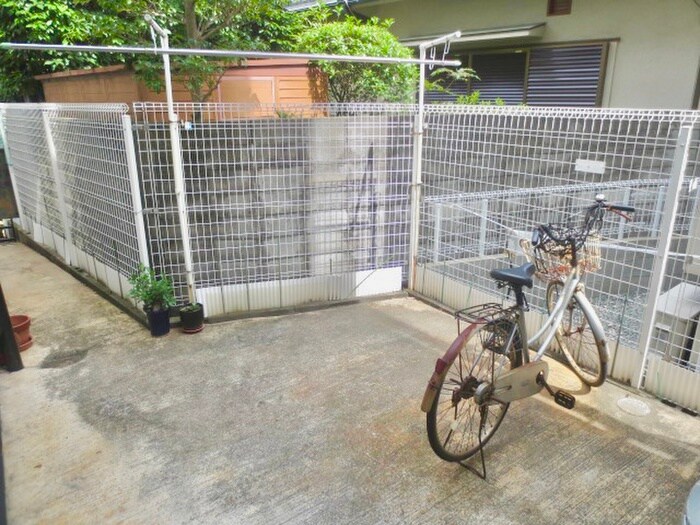 物件外観写真5　(駐輪場)
