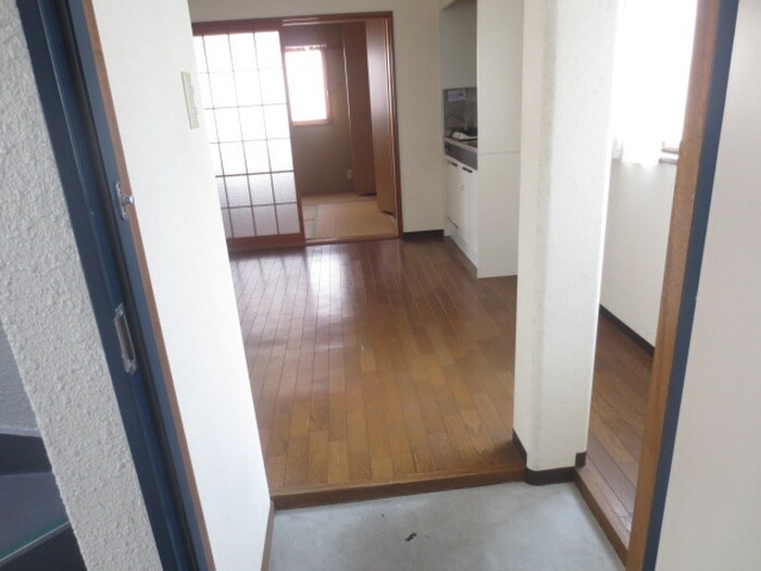 物件内観写真14　(玄関)