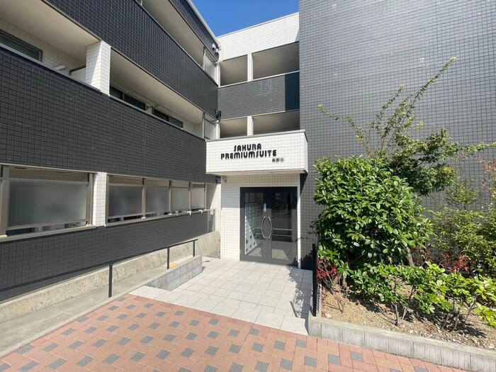 物件外観写真2　(エントランス部分)