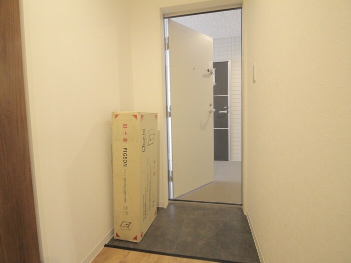 物件内観写真13　(玄関)