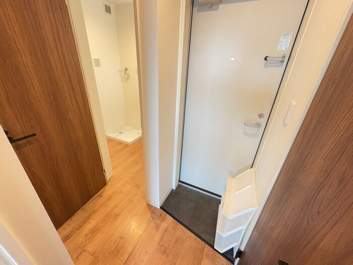 物件内観写真16　(玄関)