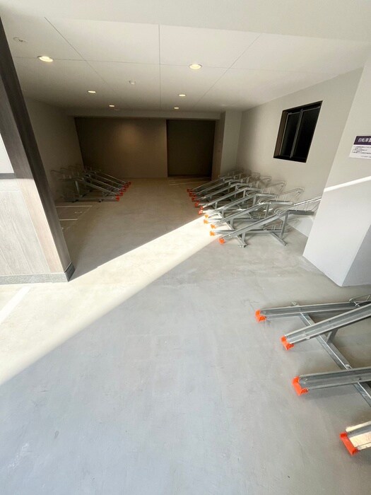 物件外観写真2　(駐輪場)