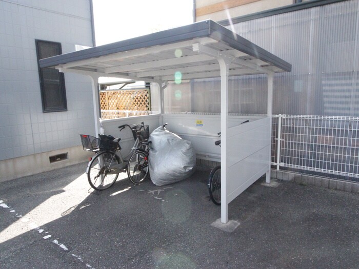 物件外観写真3　(駐輪場)