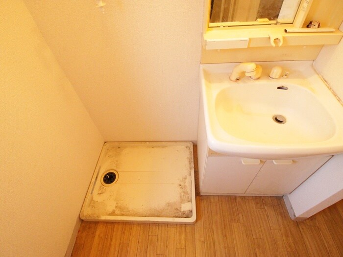 物件内観写真12　(洗濯機置場)