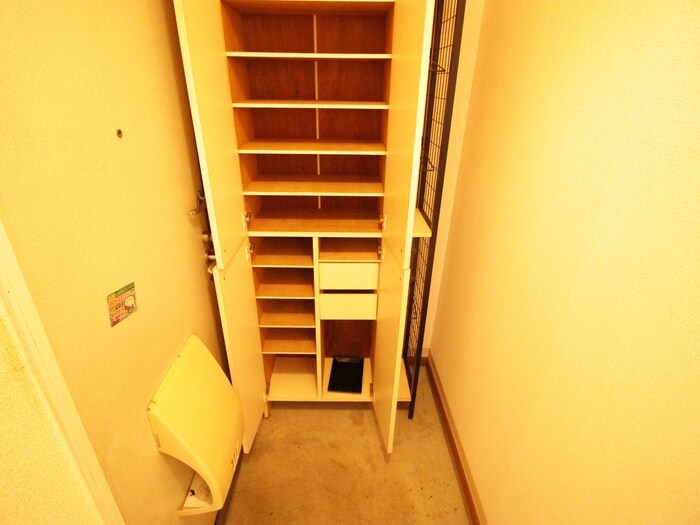 物件内観写真18　(靴箱)