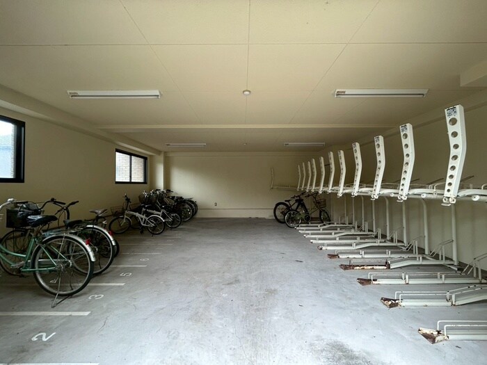 物件外観写真6　(駐輪場)